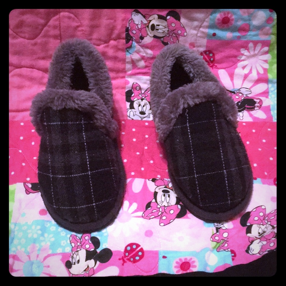 Pull on fleece lined plaid house slippers